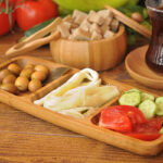 Poslužavnik od bambusa sa povrćem