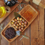 Poslužavnik od bambusa sa posluženjem